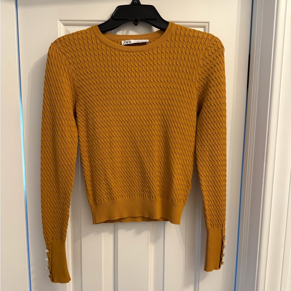 Zara knit sweater top. Never worn but tags removed